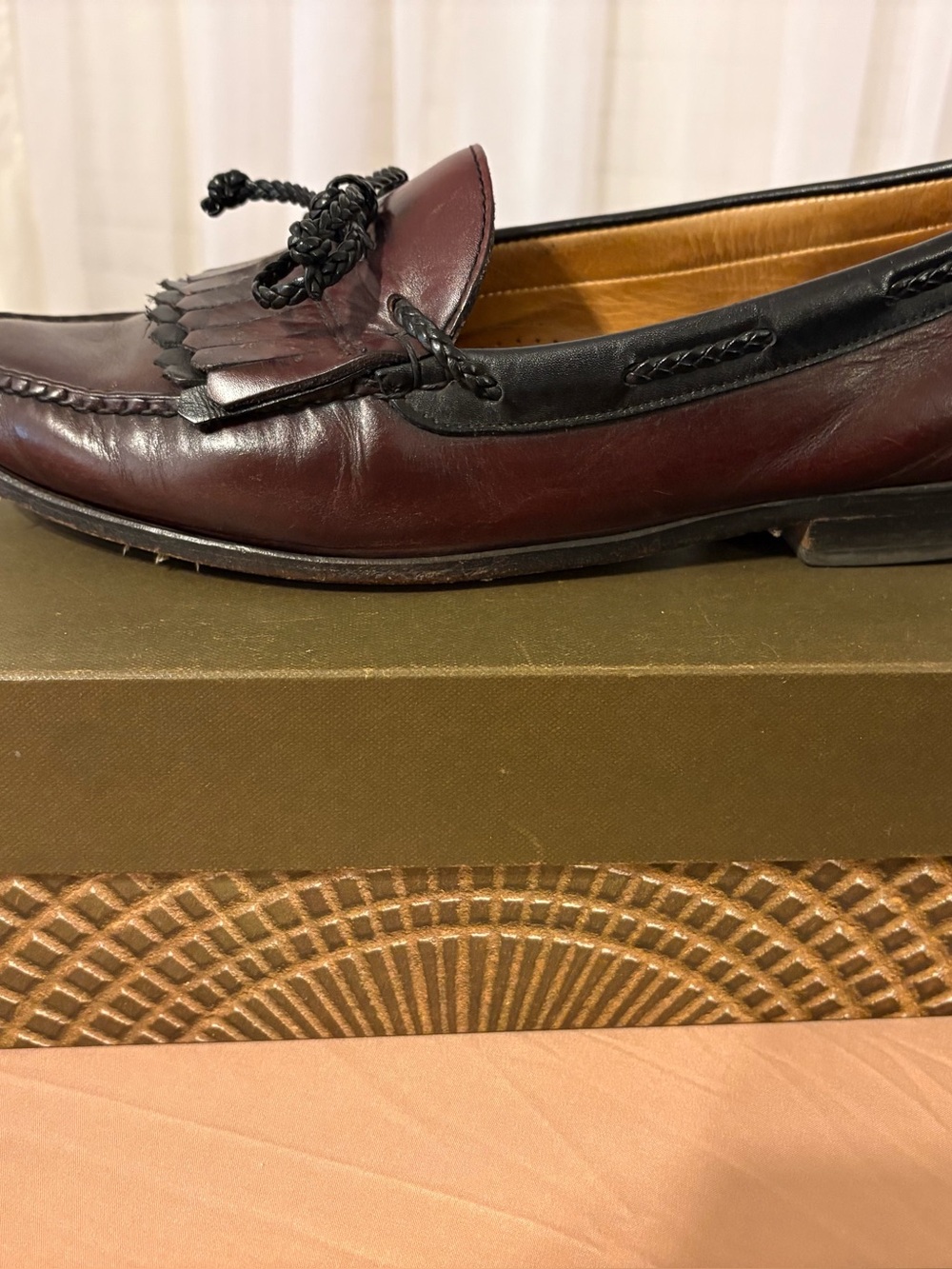 Classic Mens Tassel Loafers in Burgundy and Black